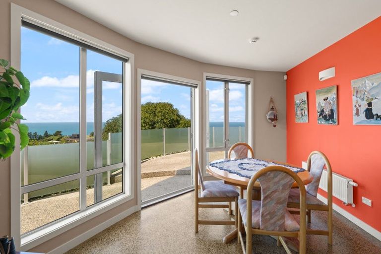 Photo of property in 14 Highgrove, Saint Clair, Dunedin, 9012