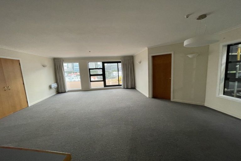 Photo of property in Endeavour Apartments, 6/125 Thorndon Quay, Pipitea, Wellington, 6011