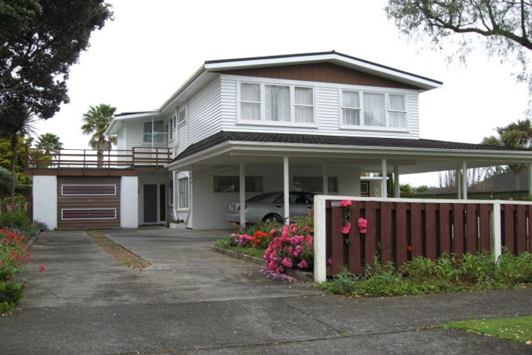 Photo of property in 16 Seaforth Avenue, Mangere Bridge, Auckland, 2022