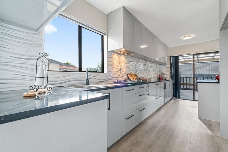 Photo of property in 2/24 Norrie Smith Avenue, Flat Bush, Auckland, 2023