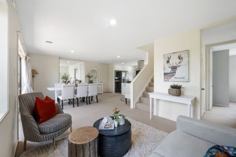 Photo of property in 5/7 Eske Place, Highland Park, Auckland, 2010