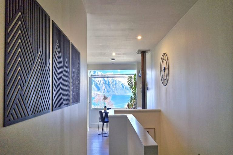 Photo of property in 17b Wynyard Crescent, Fernhill, Queenstown, 9300