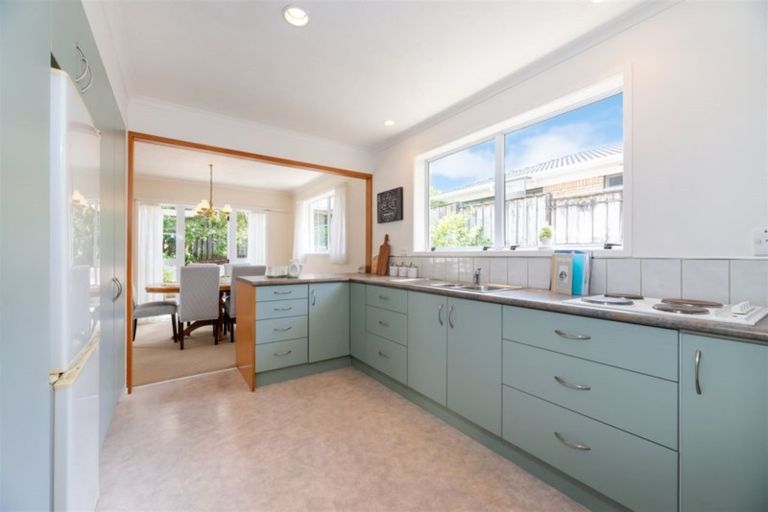 Photo of property in 1/23 Margaret Place, Milford, Auckland, 0620