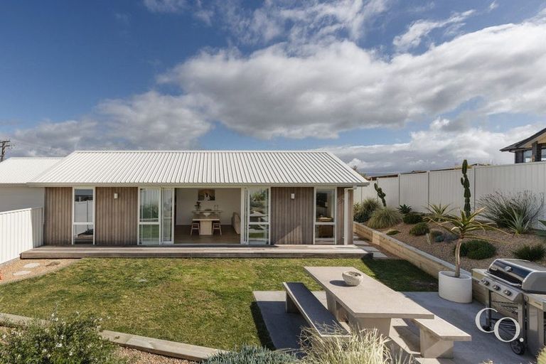 Photo of property in 1 Brendan Close, Omokoroa, 3114