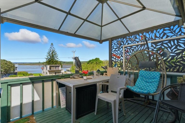 Photo of property in 647 Pukehina Parade, Pukehina, Te Puke, 3189