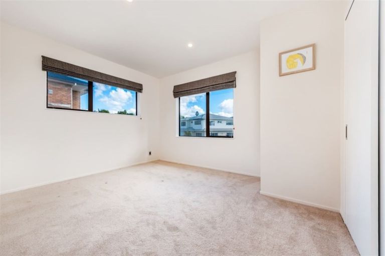 Photo of property in 21 Midhurst Avenue, Henderson, Auckland, 0612