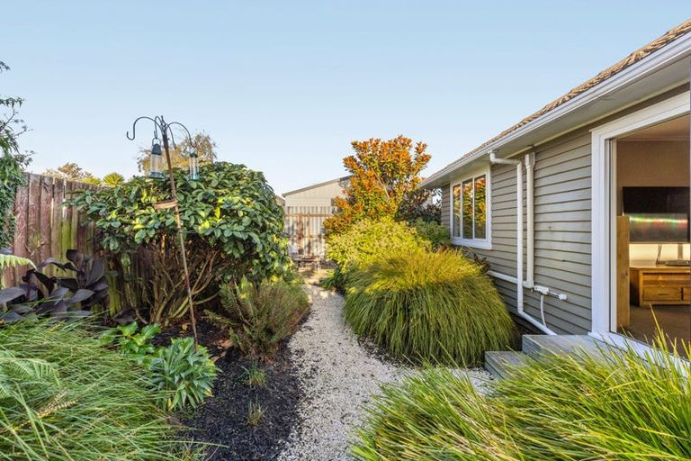 Photo of property in 302b Wainoni Road, Avondale, Christchurch, 8061