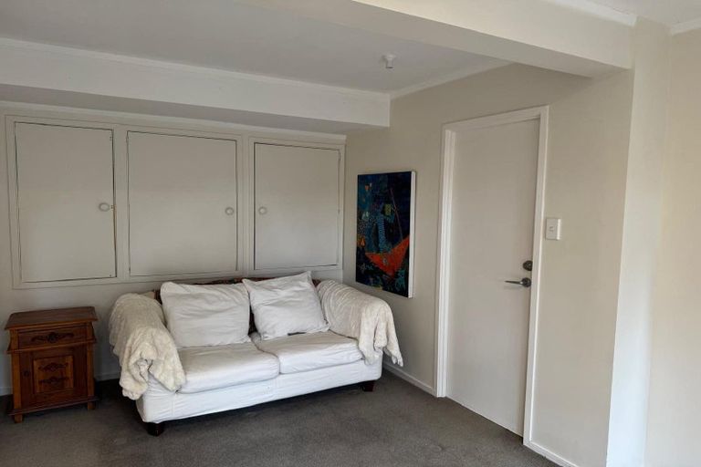 Photo of property in 2 Opou Road, Titirangi, Auckland, 0604