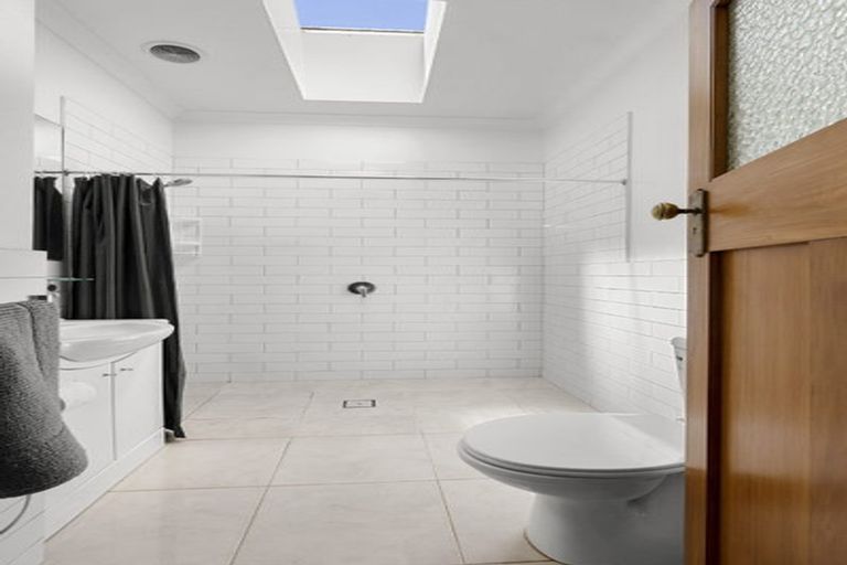 Photo of property in 9 Henui Street, Strandon, New Plymouth, 4312