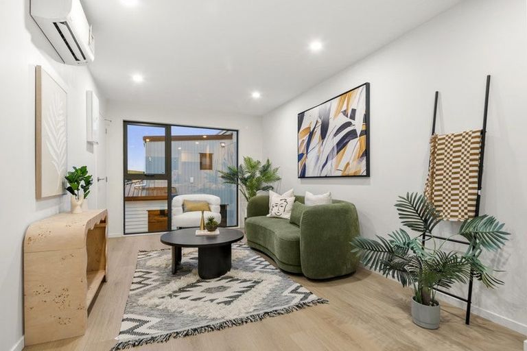 Photo of property in 6/1088 Beach Road, Torbay, Auckland, 0630