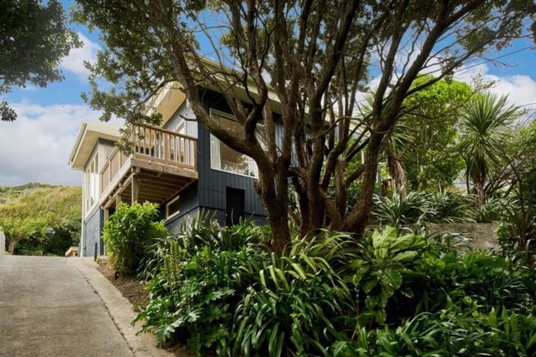 Photo of property in 11 View Road, Titahi Bay, Porirua, 5022