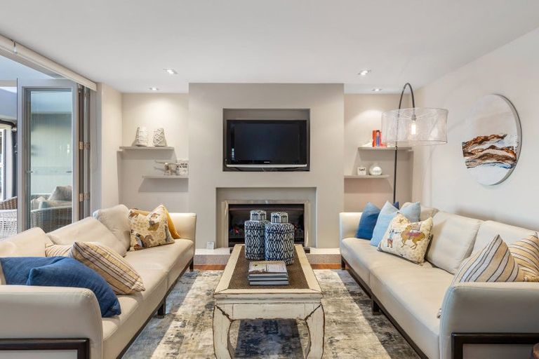 Photo of property in 21 William Bryan Drive, Half Moon Bay, Auckland, 2012