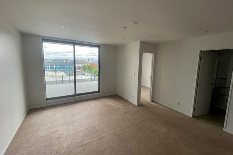 Photo of property in Bella Vista, 2d/84 Gunner Drive, Te Atatu Peninsula, Auckland, 0610