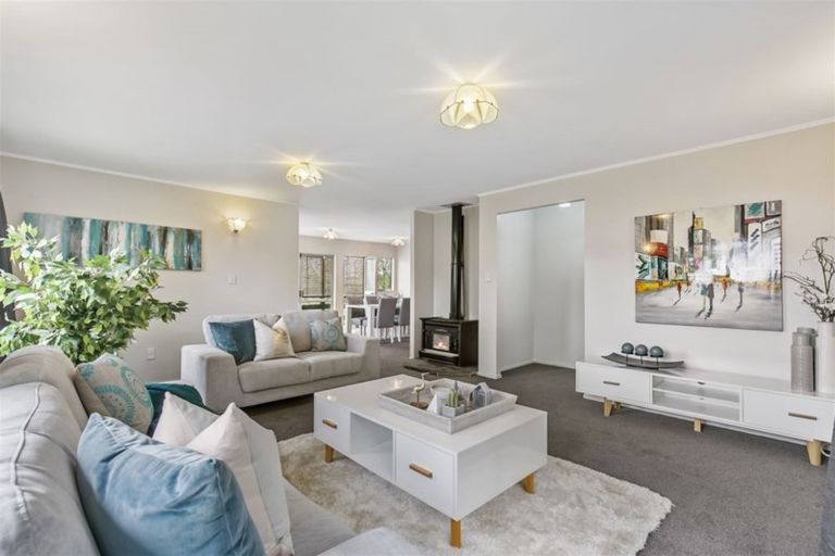 Photo of property in 123 Oreil Avenue, West Harbour, Auckland, 0618