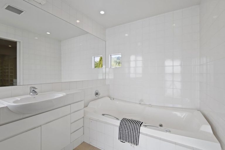 Photo of property in 135 Main Road, Redcliffs, Christchurch, 8081