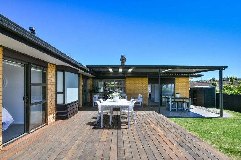 Photo of property in 25 Marina View Drive, West Harbour, Auckland, 0618
