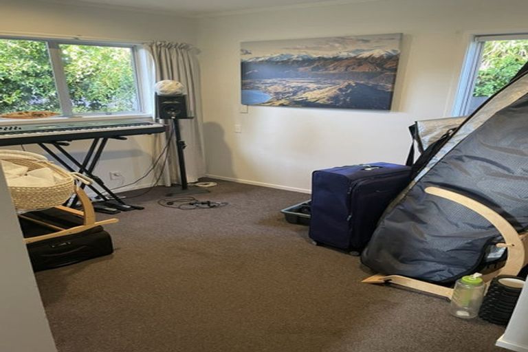 Photo of property in 2/41 Ravenwood Drive, Forrest Hill, Auckland, 0620