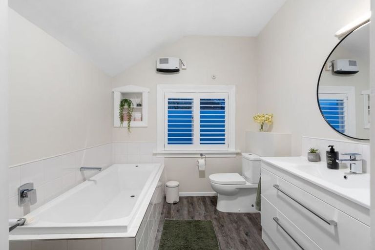 Photo of property in 24 Snowdon Road, Fendalton, Christchurch, 8052