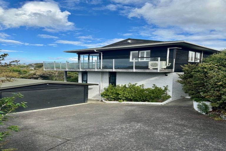 Photo of property in 1/35 Aberdeen Road, Castor Bay, Auckland, 0620