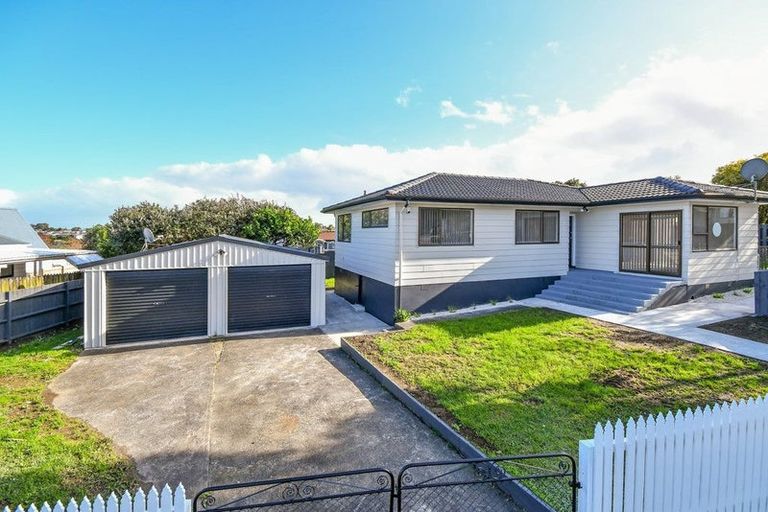 Photo of property in 1 Montego Place, Weymouth, Auckland, 2103