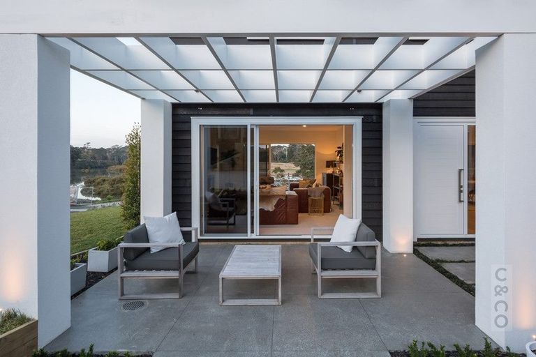 Photo of property in 10 Tauwaka Crescent, Riverhead, 0820