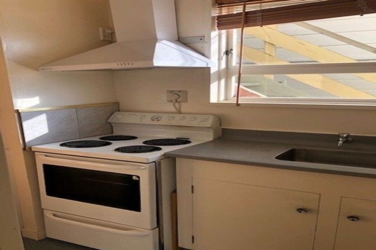 Photo of property in 82 Rolleston Street, Mount Cook, Wellington, 6021