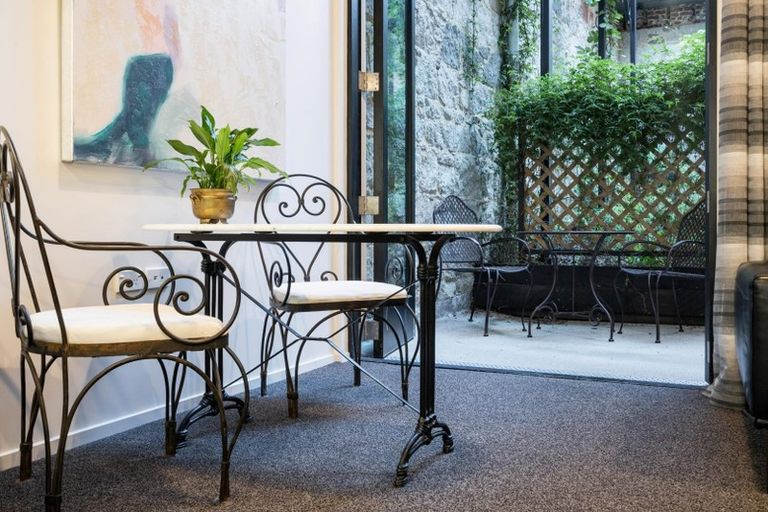 Photo of property in 3/5 Jetty Street, Dunedin Central, Dunedin, 9016