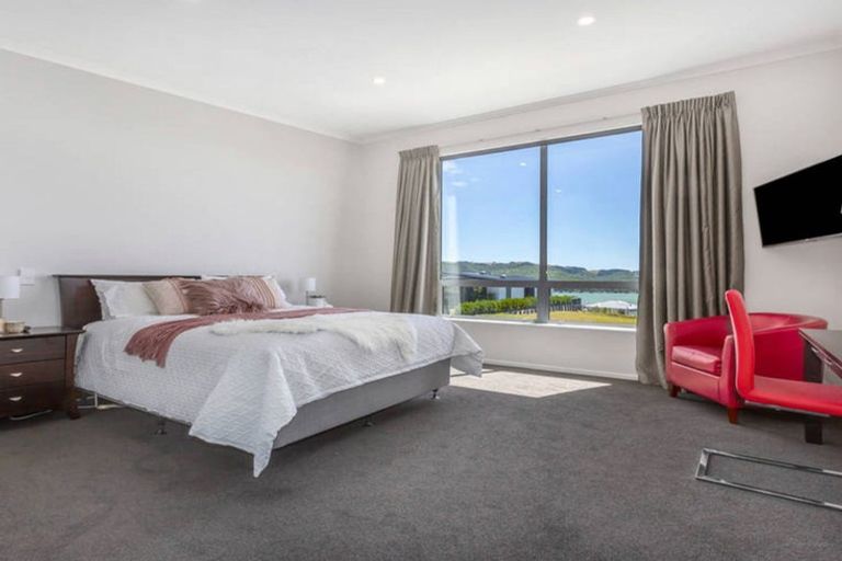 Photo of property in 27 Waitaria Terrace, Aotea, Porirua, 5024