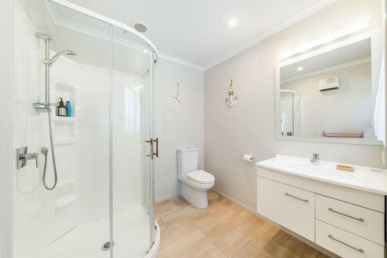 Photo of property in 1 Valley View Way, Timberlea, Upper Hutt, 5018