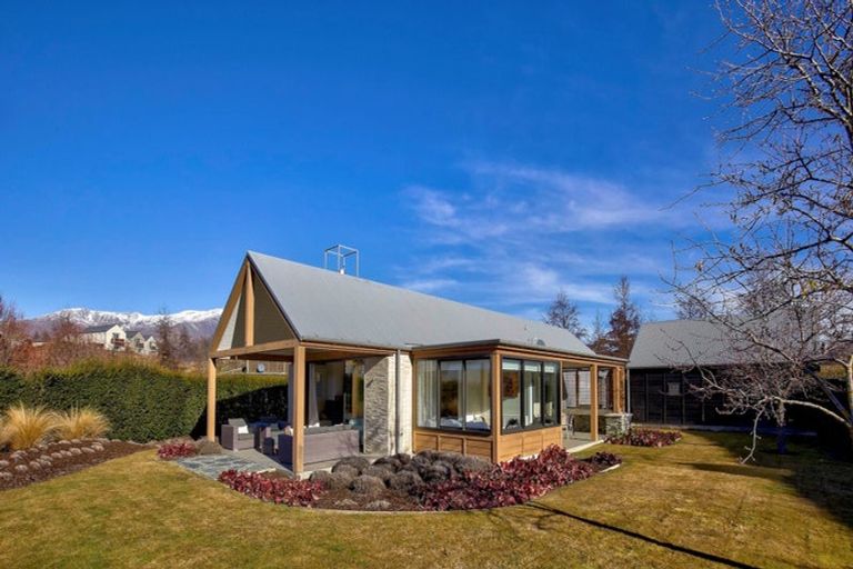 Photo of property in 2 Taramea Lane, Arrowtown, 9371