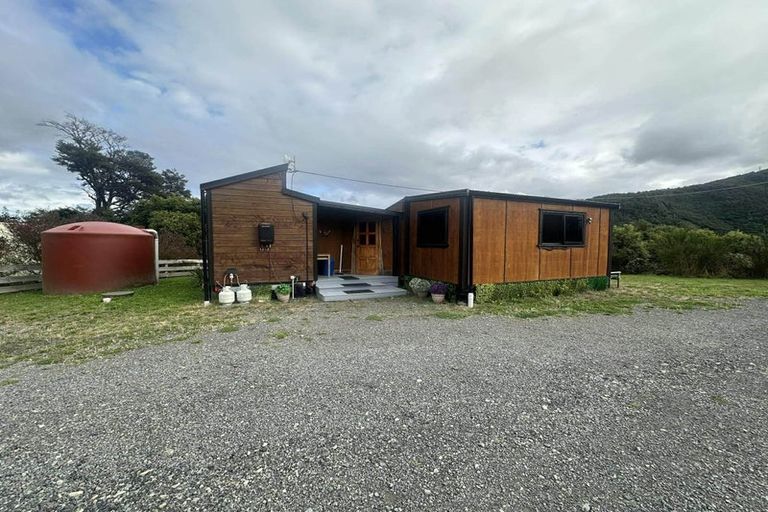Photo of property in 5b Twin Lakes Road, Te Marua, Upper Hutt, 5018