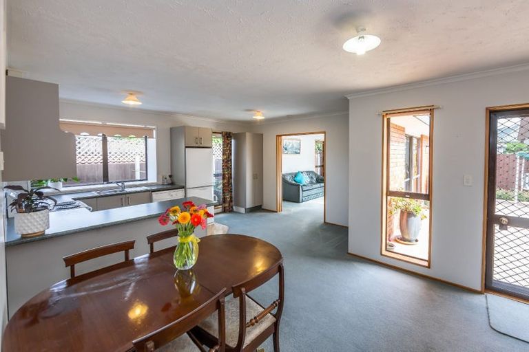 Photo of property in 2/180 Hawthornden Road, Avonhead, Christchurch, 8042