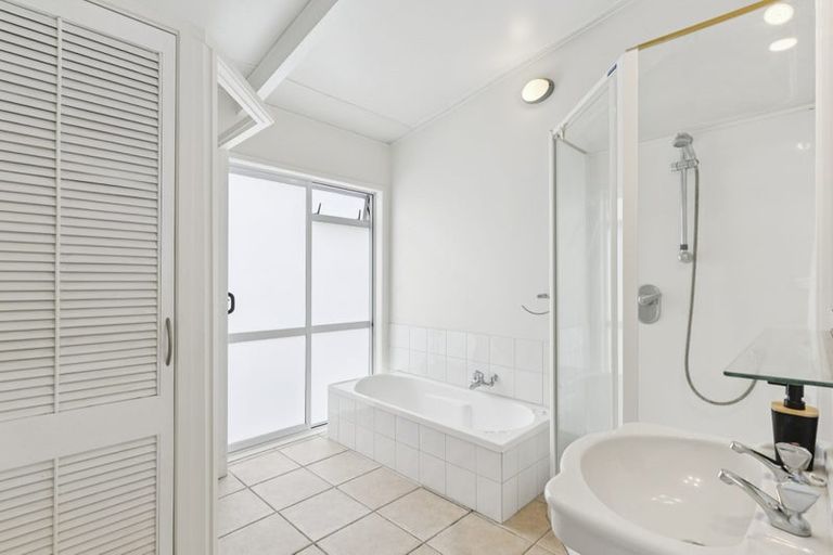 Photo of property in 29 Highland Avenue, Titirangi, Auckland, 0604