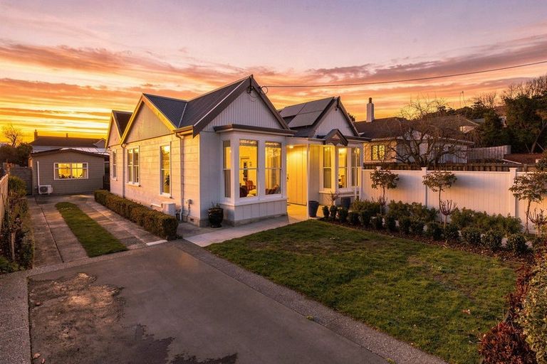 Photo of property in 17 Sandringham Street, Saint Clair, Dunedin, 9012