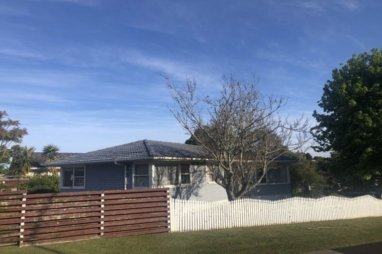 Photo of property in 1 Ngatoa Place, Glenfield, Auckland, 0629