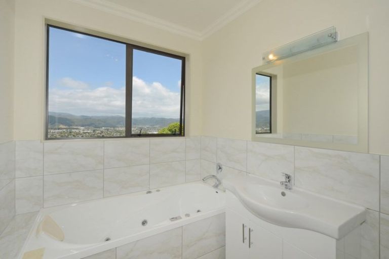 Photo of property in 15 Swain Grove, Riverstone Terraces, Upper Hutt, 5018