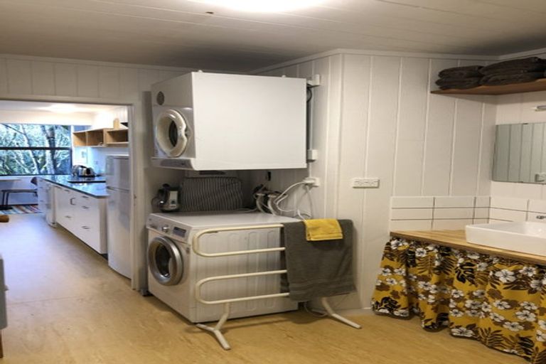 Photo of property in 27 Mceldowney Road, Titirangi, Auckland, 0604