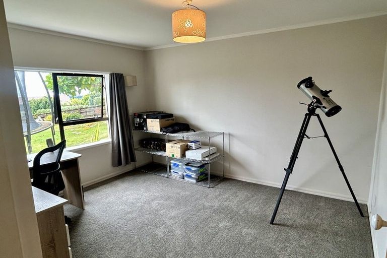 Photo of property in 131 Winara Avenue, Waikanae, 5036