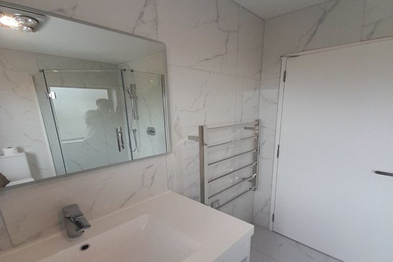 Photo of property in 1a Coletta Lane, Te Atatu South, Auckland, 0610