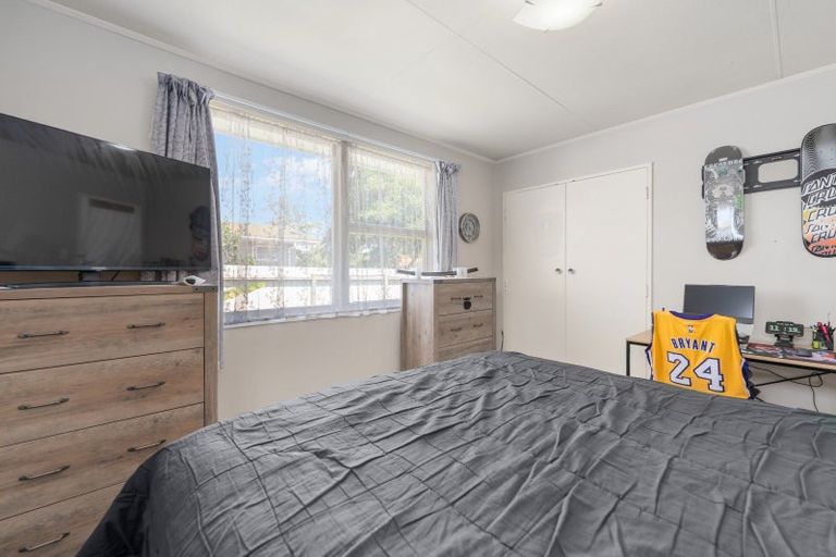 Photo of property in 19 Halswell Crescent, Westbrook, Palmerston North, 4412