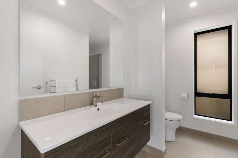 Photo of property in 11 Minerva Avenue, Helensville, 0800