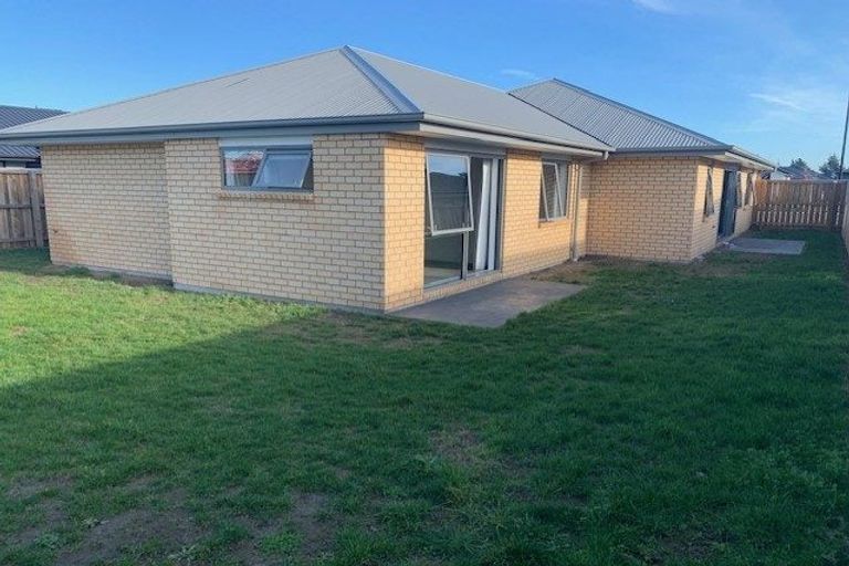 Photo of property in 17 Broadway Parade, Rolleston, 7615