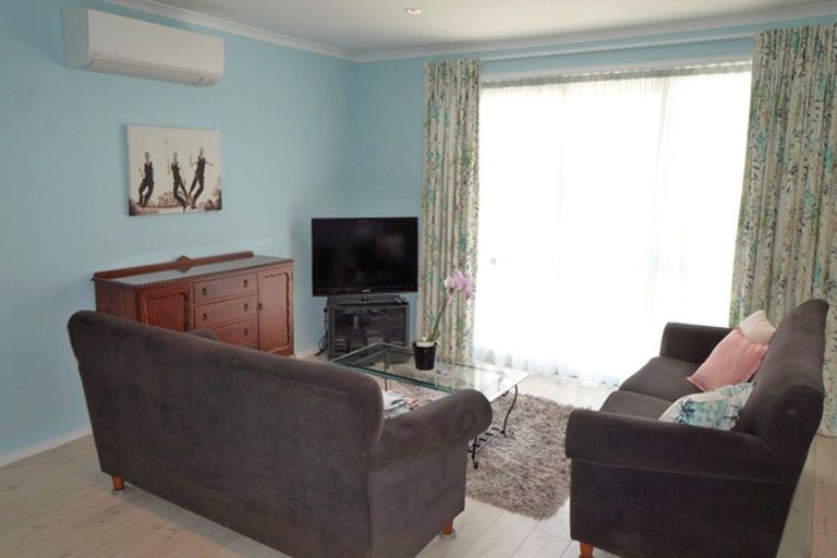 Photo of property in 9 Barbados Way, One Tree Point, 0118