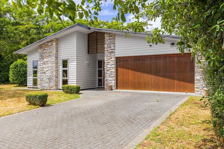 Photo of property in 10 Parawera Drive, Acacia Bay, Taupo, 3330