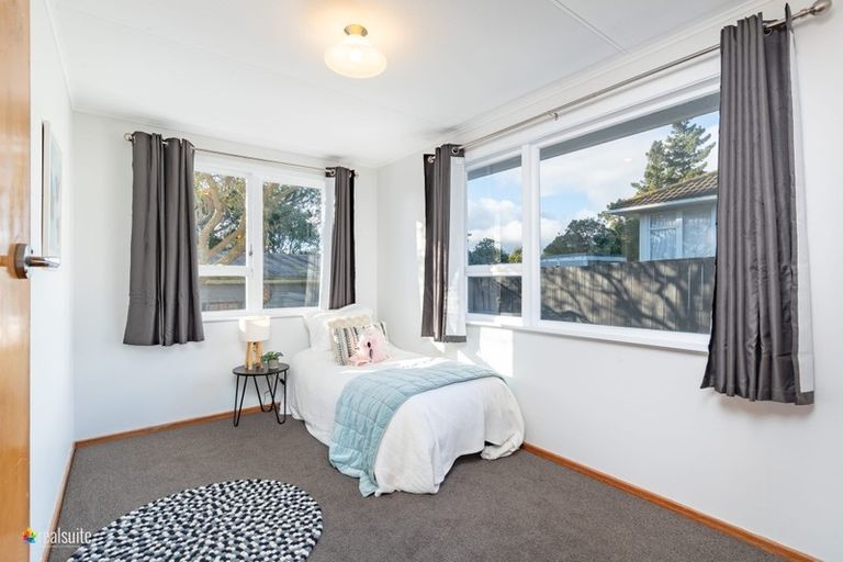 Photo of property in 9 Sasanof View, Ascot Park, Porirua, 5024