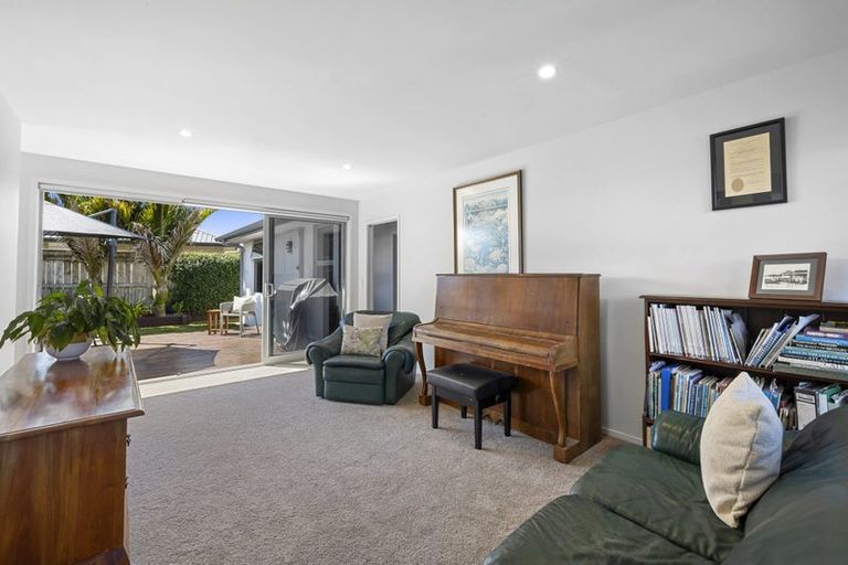 Photo of property in 8 Wentworth Lane, Waiwhakaiho, New Plymouth, 4312