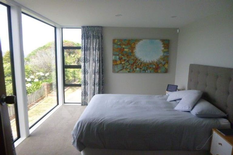 Photo of property in 124 Nevay Road, Karaka Bays, Wellington, 6022