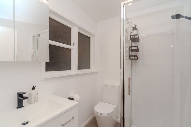 Photo of property in 64 Salford Street, Newlands, Wellington, 6037