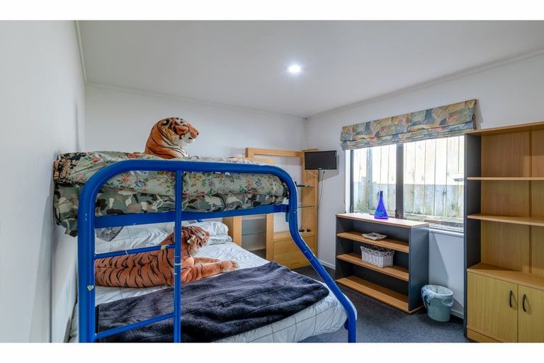 Photo of property in 48 Zefiro Drive, Massey, Auckland, 0614