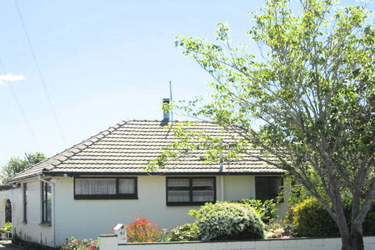 Photo of property in 41 Farquhars Road, Redwood, Christchurch, 8051